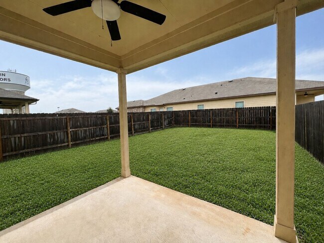 Building Photo - Come Home to Comfort & Style in Seguin, TX!