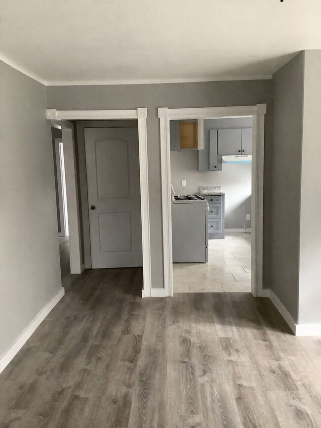 Building Photo - Completely Renovated 3 Bedroom Downstairs Unit! $2,850