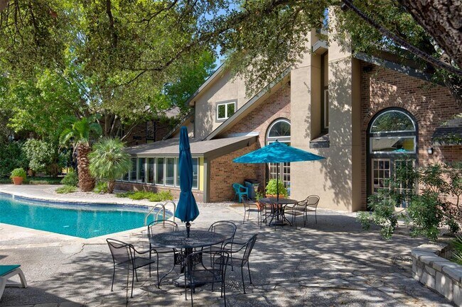 Building Photo - 7685 Northcross Dr