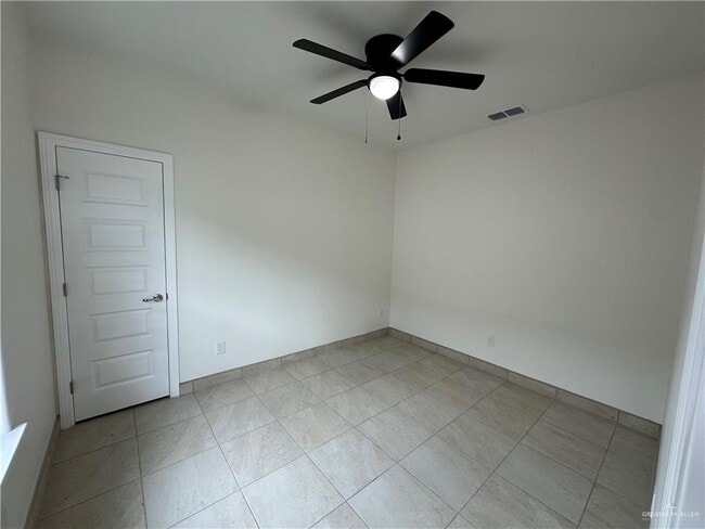 Building Photo - 9 Valley S Cir