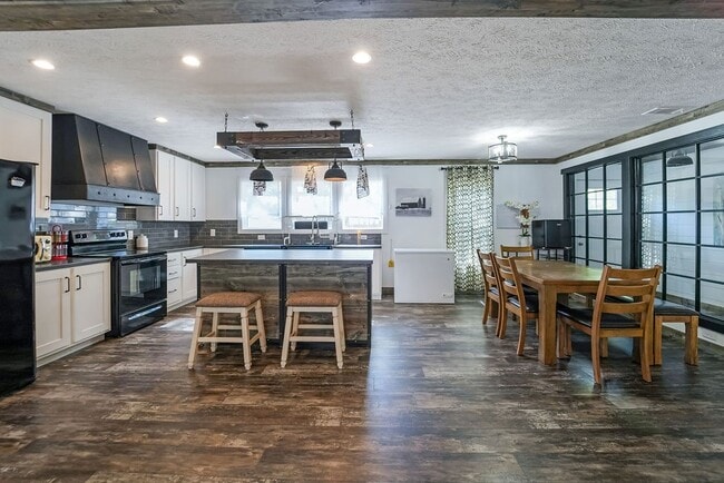 Building Photo - 29703 Midland St