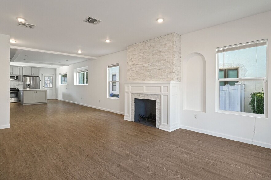 Building Photo - 1238 S Burnside Ave