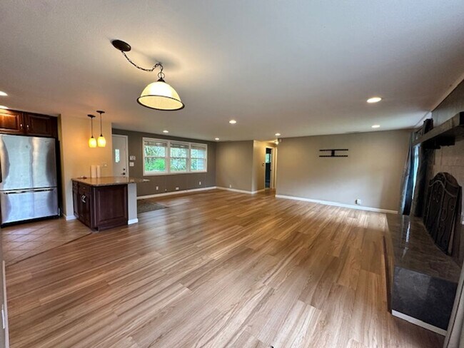 Building Photo - Private cozy rambler in the Issaquah school district