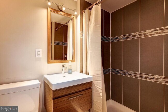 Building Photo - 5724 27th St NW