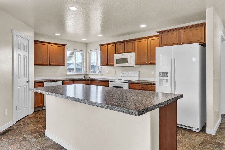 Building Photo - 1633 Placerville St