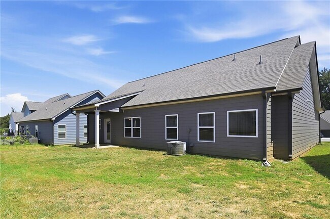 Building Photo - 104 Culver St