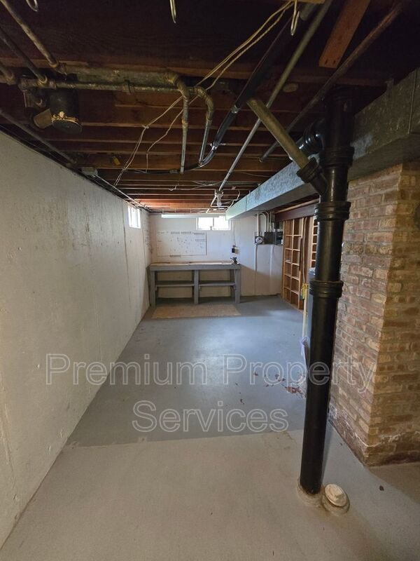 Building Photo - 210 Kenilworth Dr