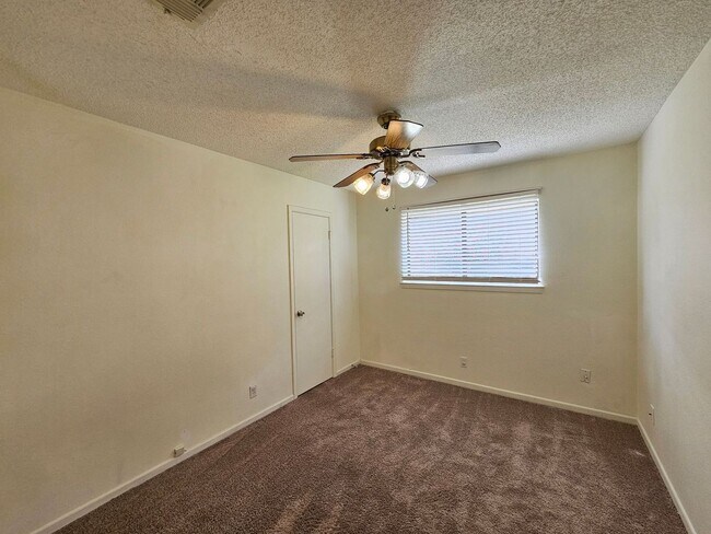 Building Photo - 3201 Paintrock Dr