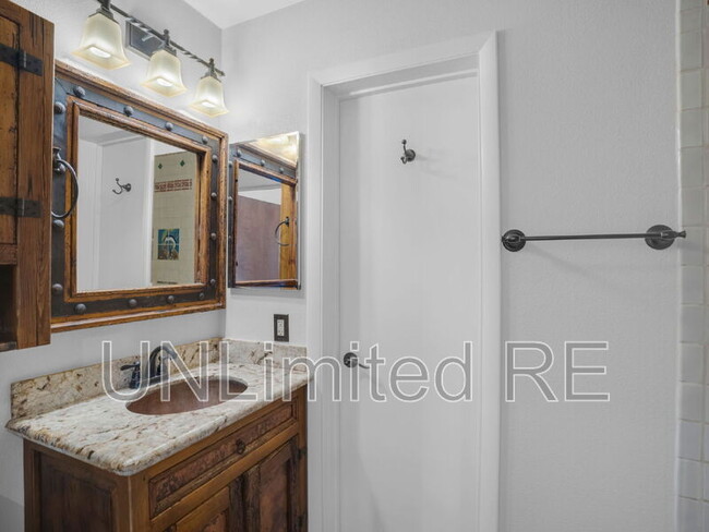 Building Photo - 490 Deer Pass Dr