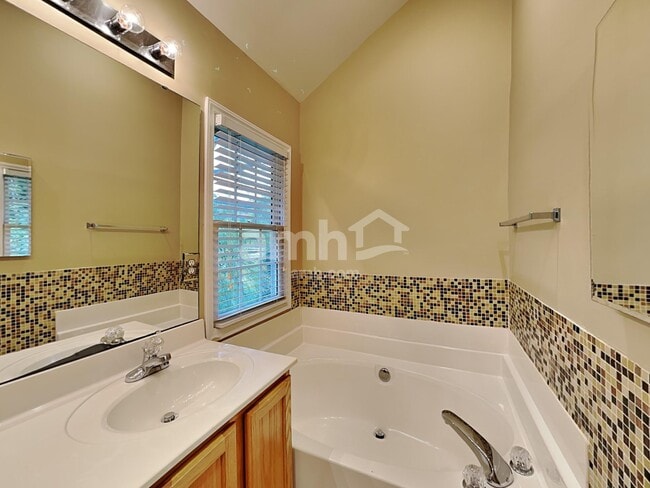 Building Photo - 12617 Waterlow Park Ln