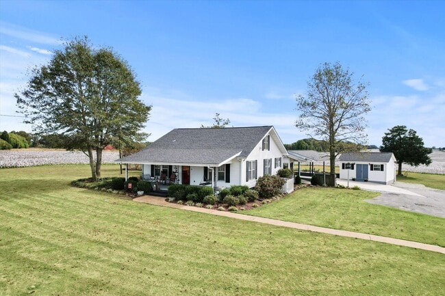 Primary Photo - Charming Farmhouse on the West Side of Ath...