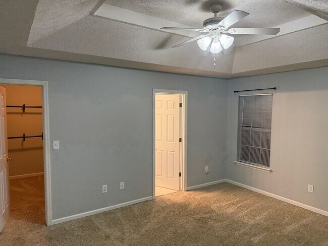 Building Photo - 106 Thorton Dr
