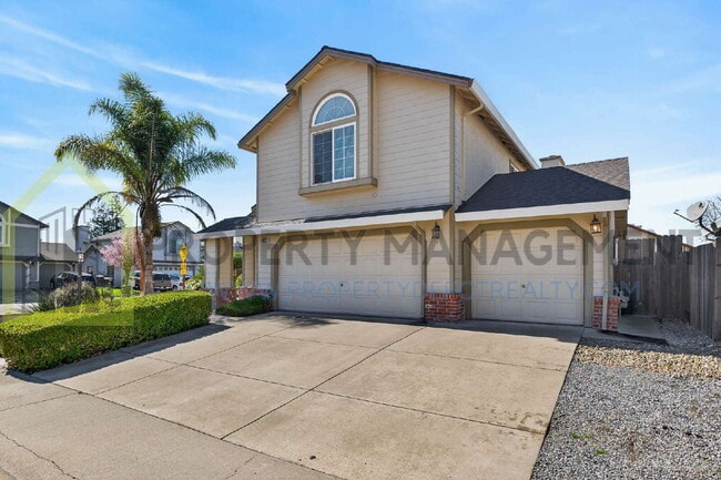 Building Photo - Spacious 3-Bedroom, 3-Bath Home Available