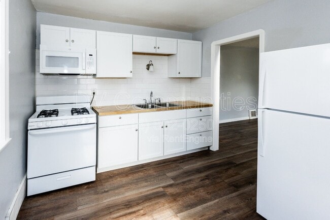 Building Photo - 492 E 327th St