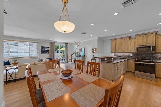 Building Photo - 4601 Bougainvilla Dr