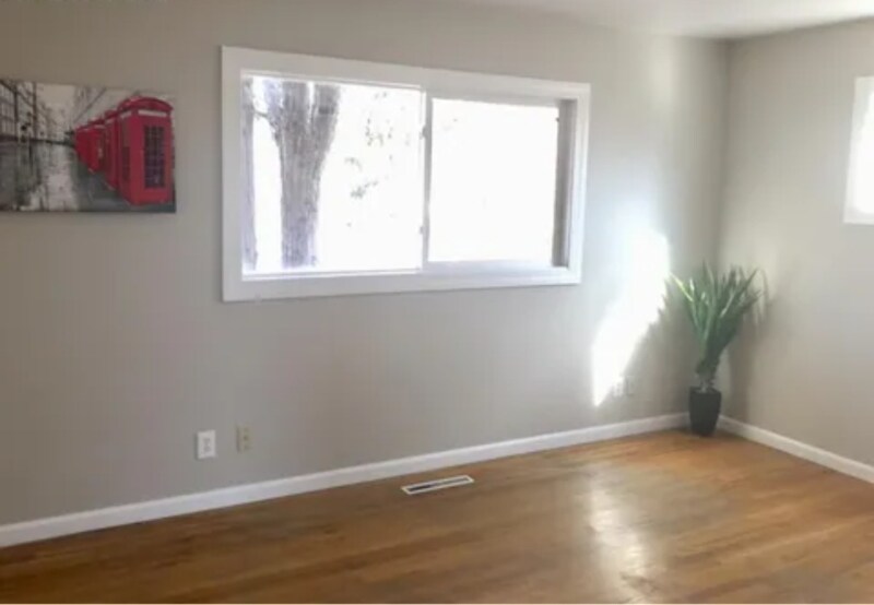 Building Photo - 2226 N Circle Dr