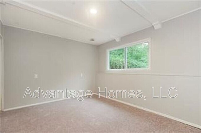 Building Photo - 1423 E Haven Ln