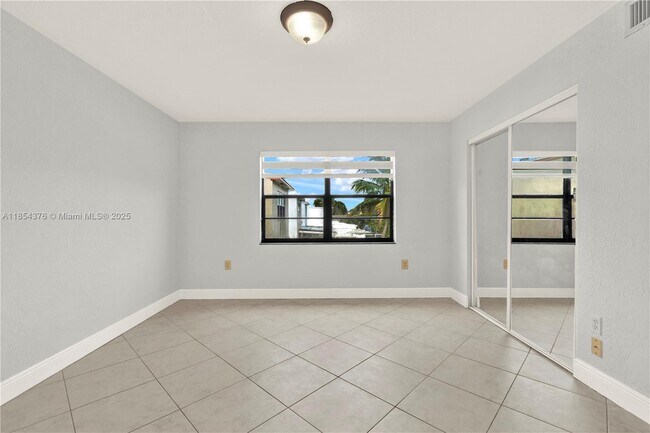 Building Photo - 1335 W 68th St