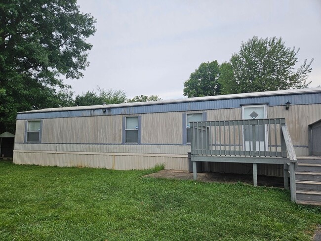 Building Photo - 2 Bedroom, 2 Bath Mobile Home in Yorktowne, Winchester!