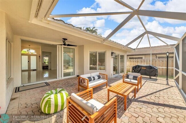 Building Photo - 9585 Carousel Cir S