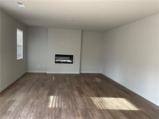 Building Photo - 240 Summerwood Ln