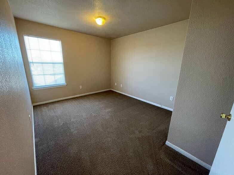 Building Photo - 614 Bermuda St