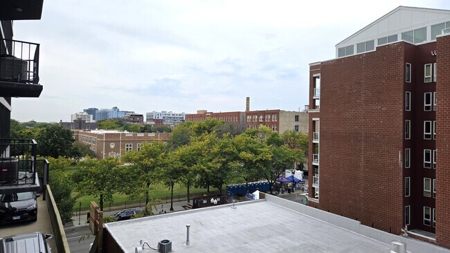 Building Photo - 1309 N Wells St