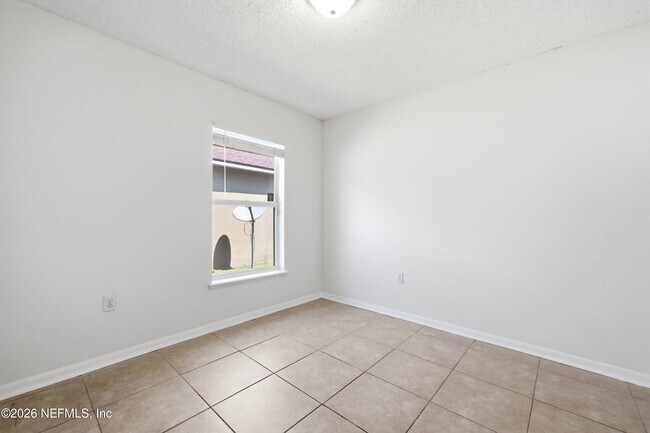 Building Photo - 8451 Oak Crossing Dr W