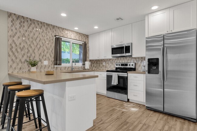 Building Photo - 6165 N Granite Reef Rd