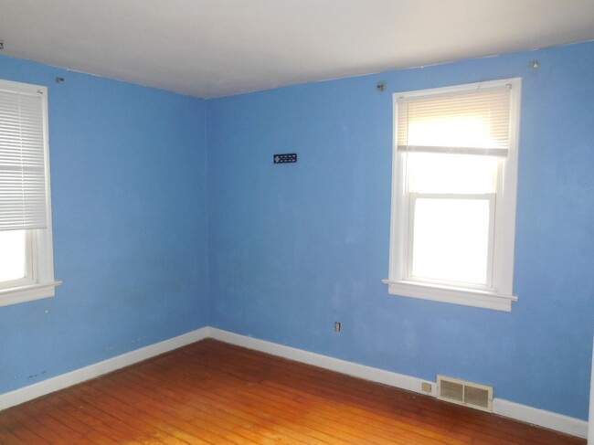 Building Photo - Two Bedroom Home in Belleville