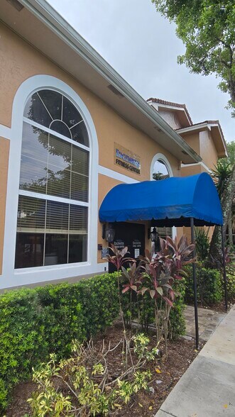 Building Photo - 8851 Wiles Rd