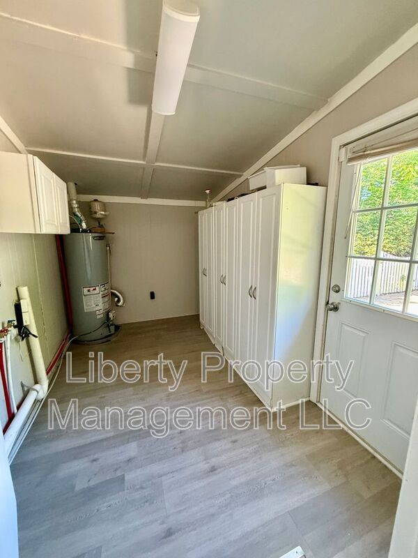 Building Photo - 475 Albemarle Dr
