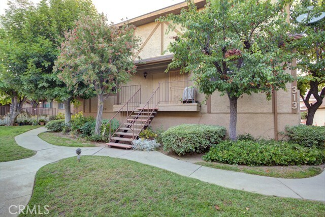 Building Photo - 313 S Almansor St