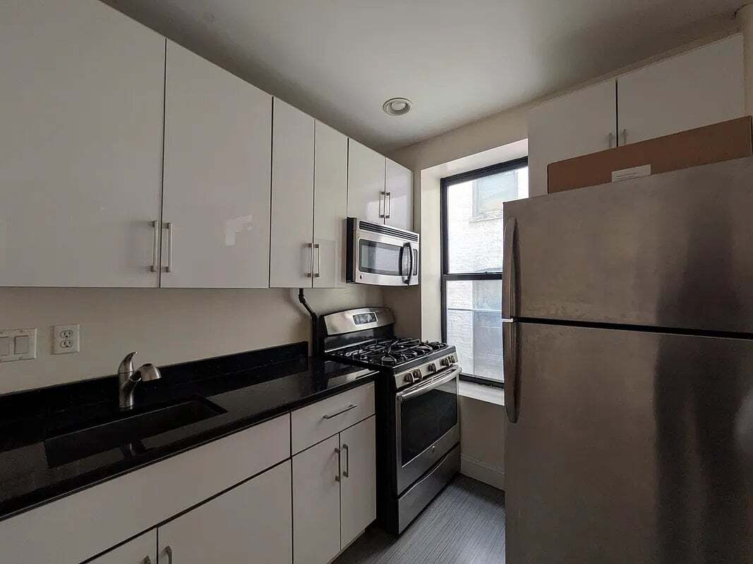 Building Photo - 537 W 158th St
