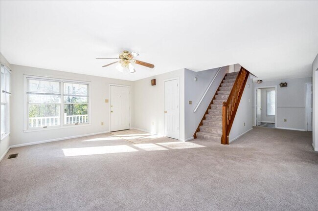 Building Photo - Oversized House in Point of Rocks for Lease