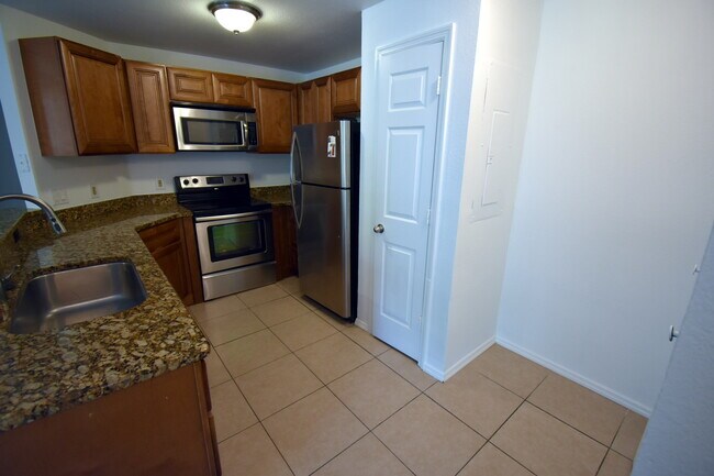 Building Photo - 2000 Erving Cir