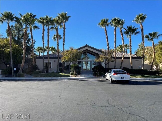 Building Photo - Gated 2 bedroom Southwest Condo