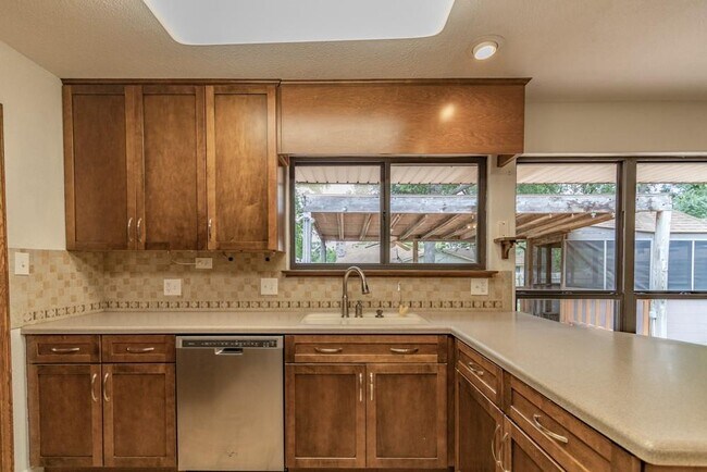 Building Photo - 11101 Froke Cedar Trail
