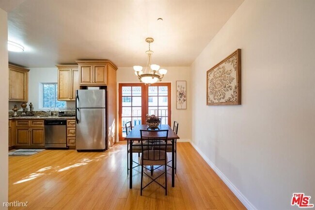 Building Photo - 2 br, 2 bath House - 8968 Wonderland Ave # 1