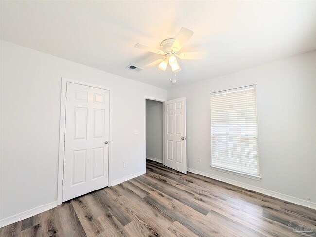 Building Photo - 28 Easton St