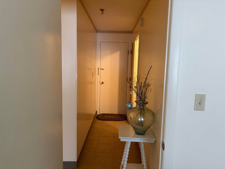 Building Photo - 467 High, 6