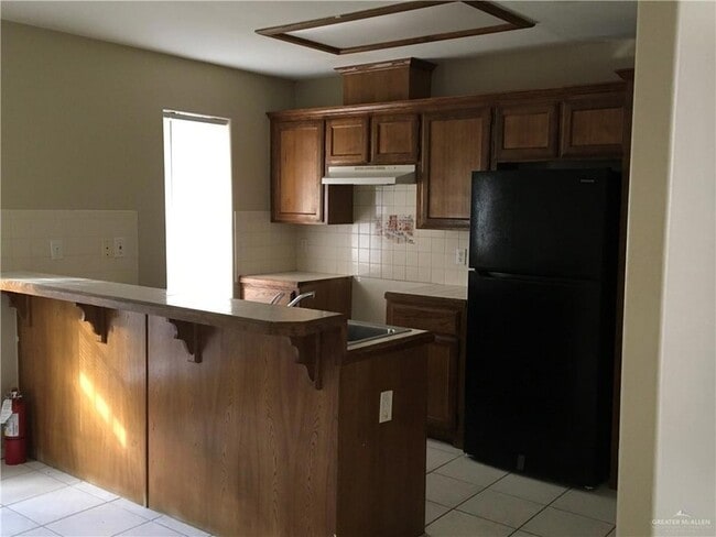 Building Photo - 2002 Angus St