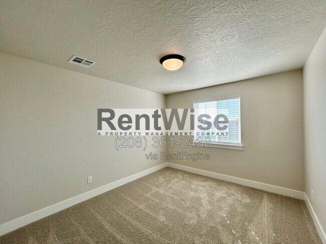 Building Photo - 5690 N Jumplist Ave