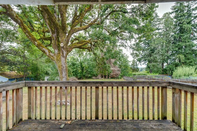 Building Photo - TWO BEDROOM HOUSE IN KELSO
