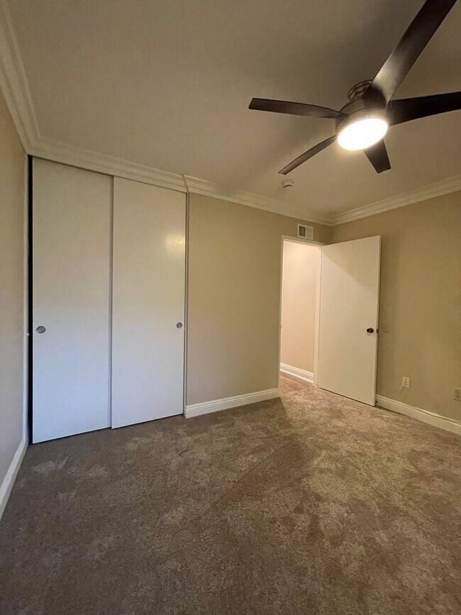 Building Photo - Beautiful Condo in Private Community