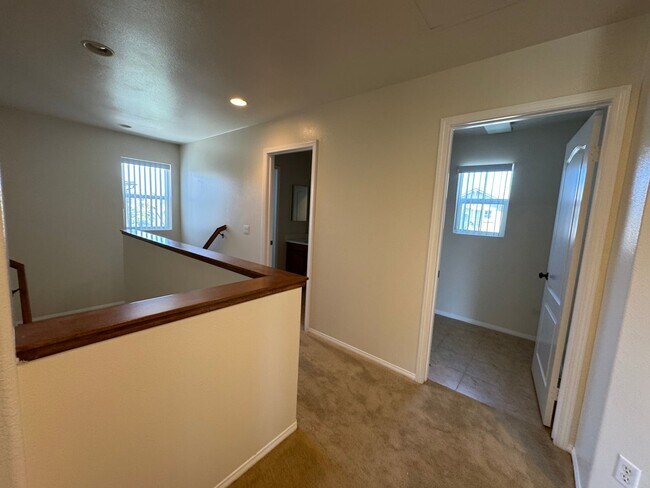 Building Photo - Welcome To Your New Home In Inglewood (Gat...