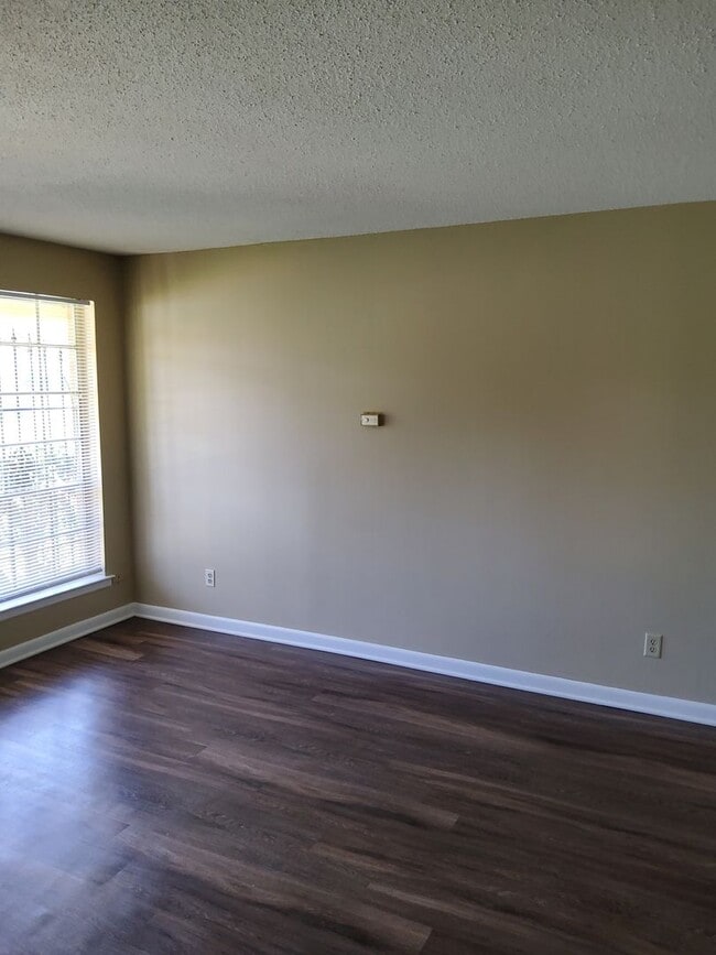 Building Photo - 3677 Hillbrook Rd