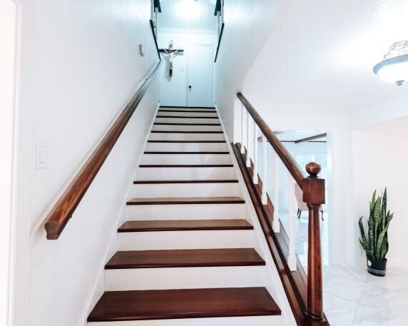 Building Photo - 1111 Doral Ln