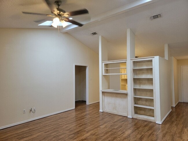Building Photo - Awesome 3/2/2 in Southwest Lubbock