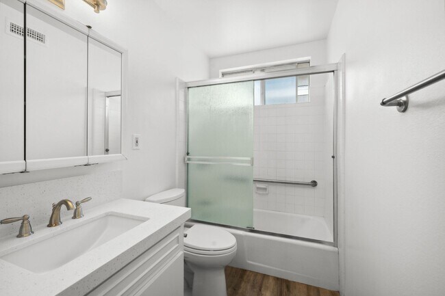 Building Photo - 375 Woodland Pl